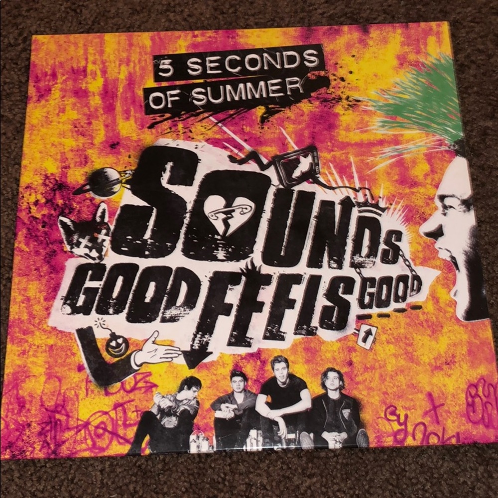 5SOS RECORD SOUNDS GOOD FEELS GOOD